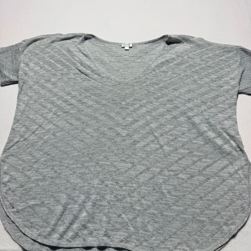 Avenue Gray Knit Top Size 14/16 Short Sleeve V-Neck